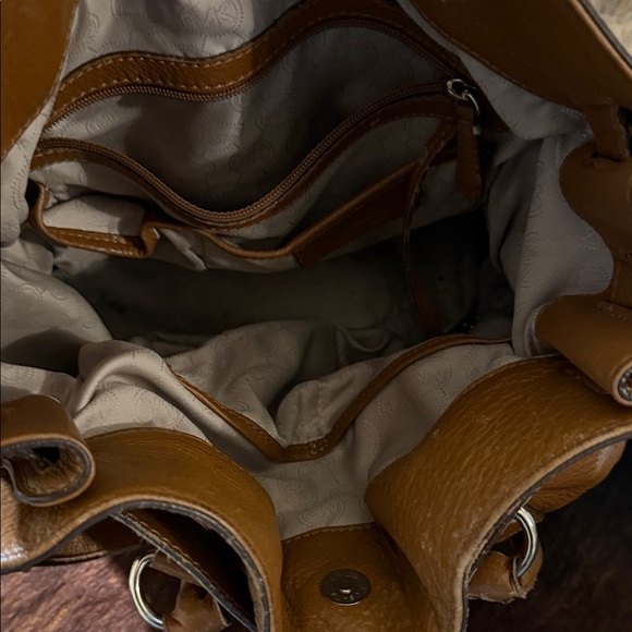 Michael Kors Tan Leather Shoulder Bag with Gold Chain - Picture 2 of 2